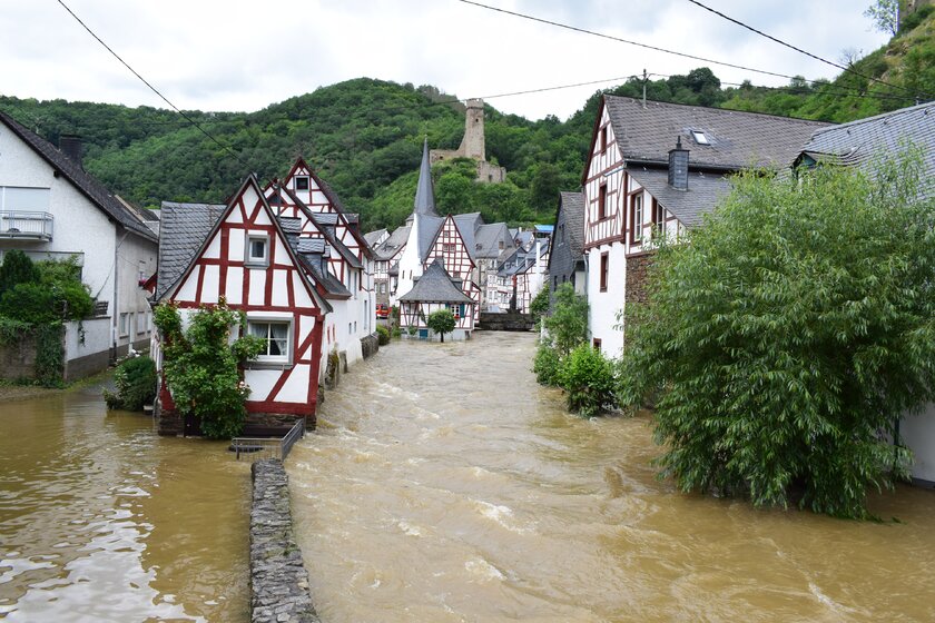 Hochwasser am Elzbach in der Eifel im Sommer 2021
