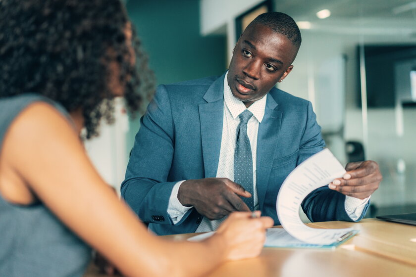 Image of an Afro American consultant talking to a female client.