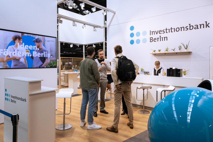 Ausstellerstand der Investitionsbank Berlin auf der degut 2023.